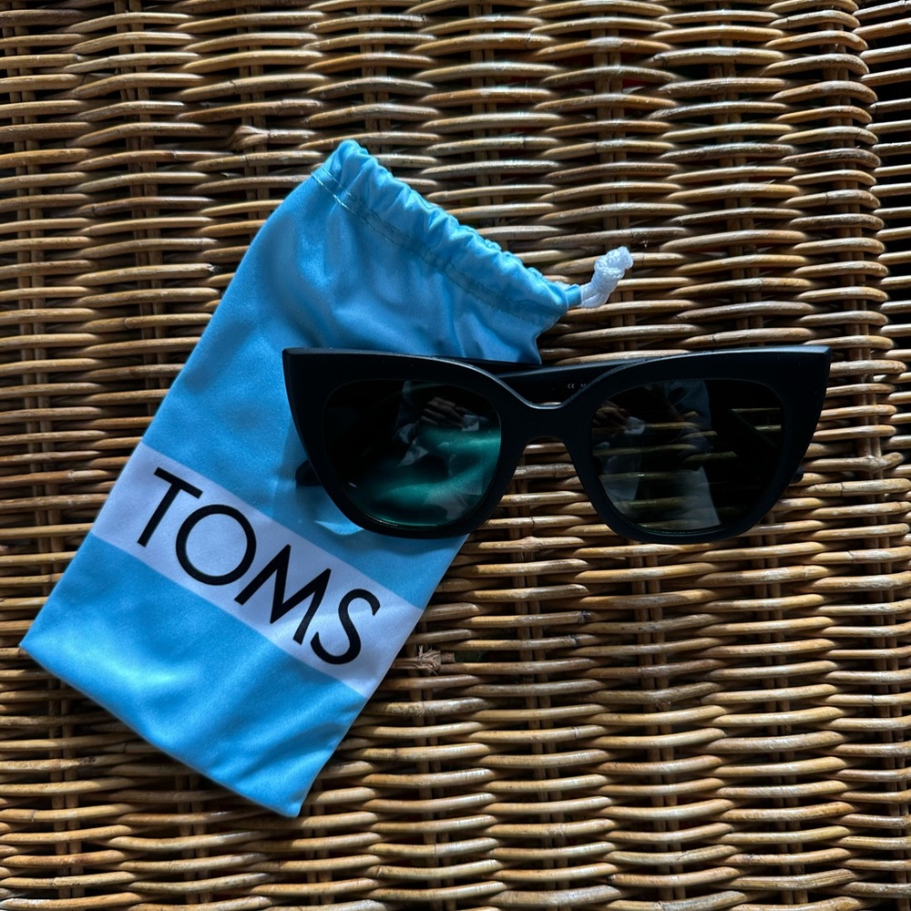 TOMS Sydney Traveler Matte Black Cat-Eye Sunglasses
